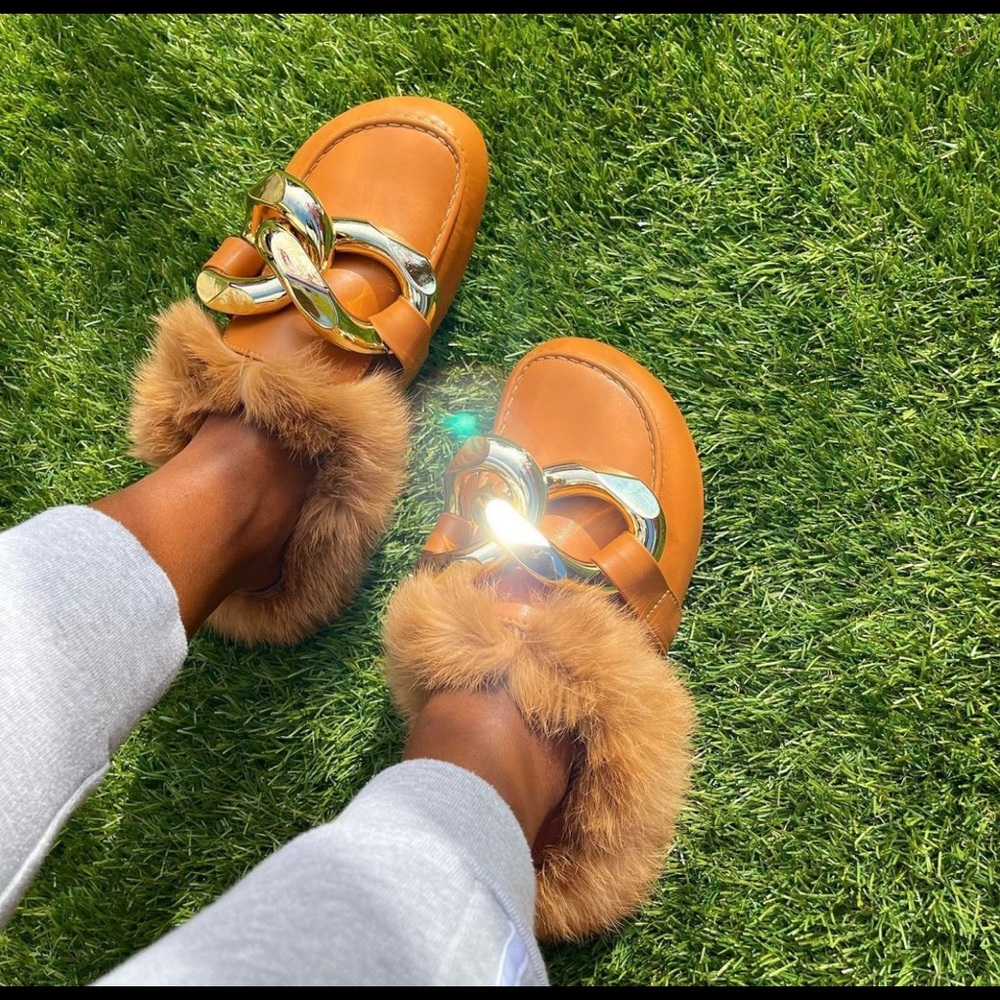 **** SALE*****Chunky chain toffee colored ankle faux fur lined mules
